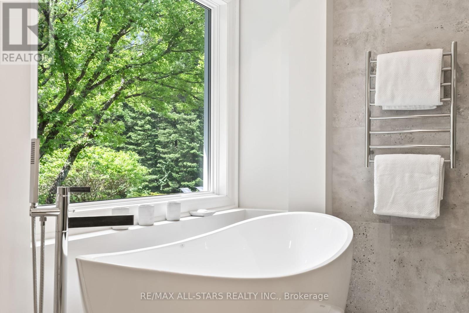 Photo 12 of 523 Davis Drive, Uxbridge ON