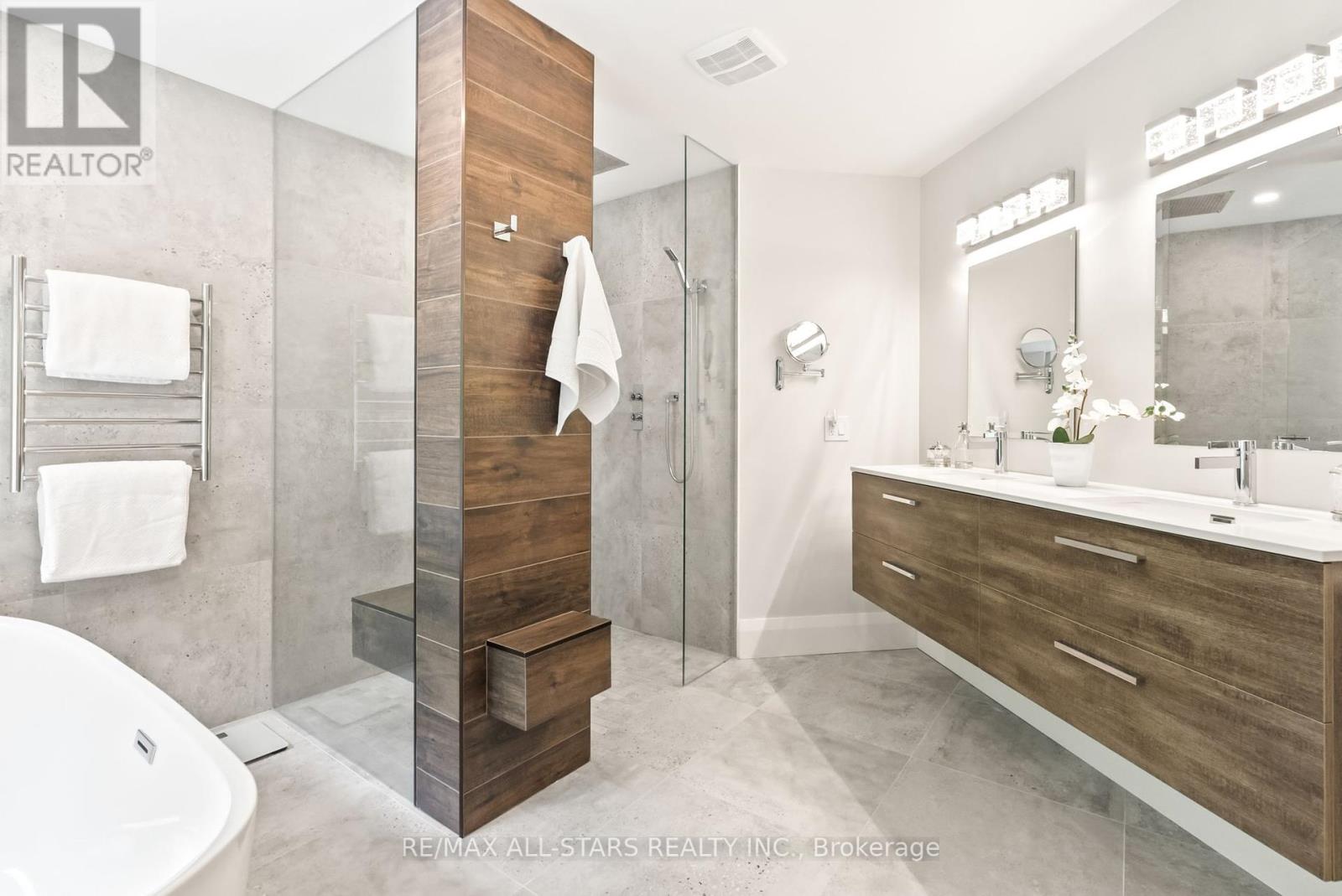 Photo 23 of 523 Davis Drive, Uxbridge ON