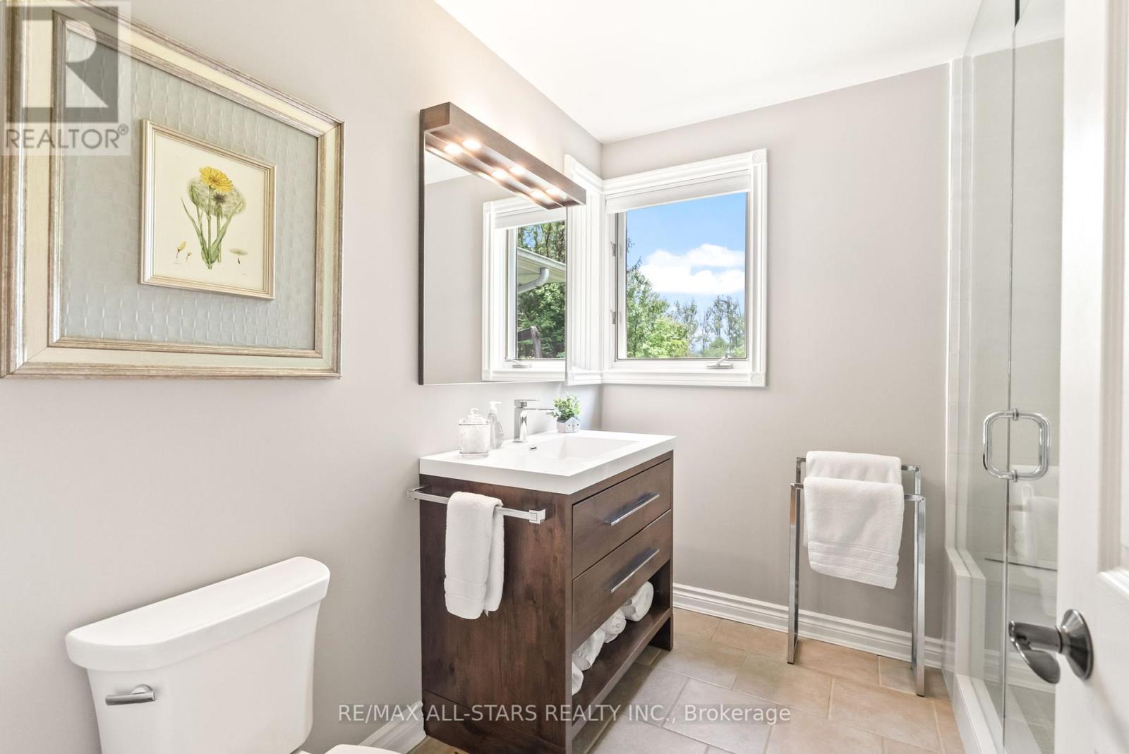 Photo 15 of 523 Davis Drive, Uxbridge ON