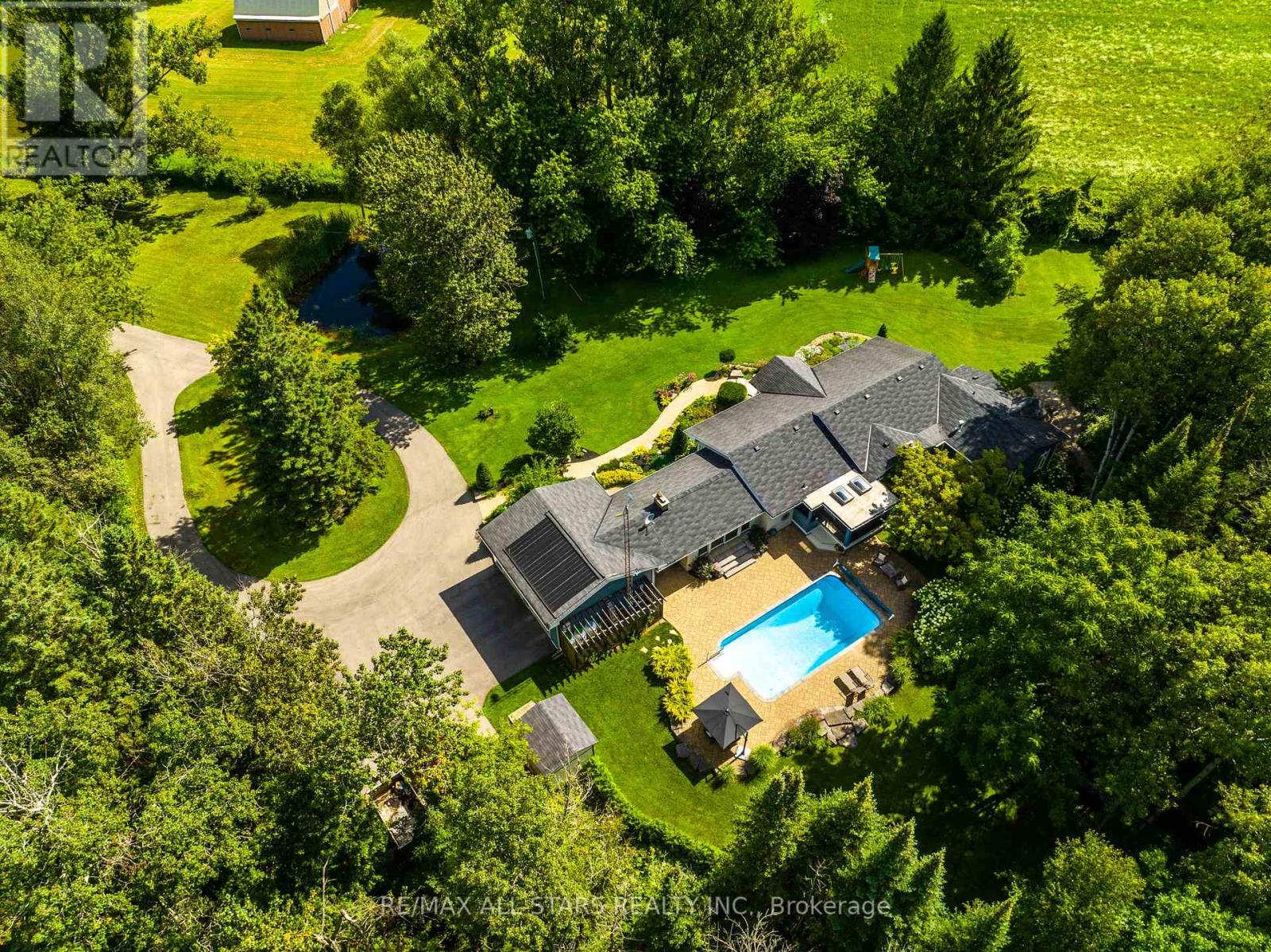 Photo 3 of 523 Davis Drive, Uxbridge ON
