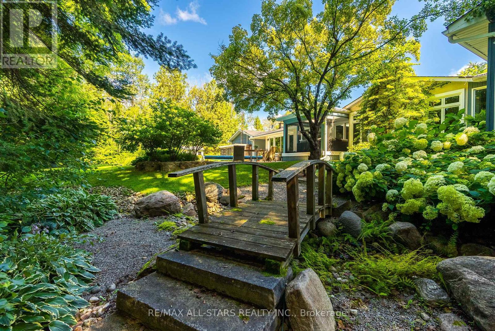 Photo 7 of 523 Davis Drive, Uxbridge ON