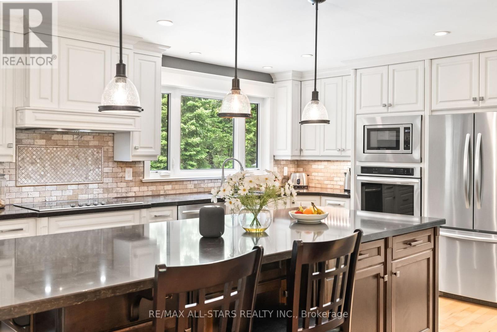 Photo 5 of 523 Davis Drive, Uxbridge ON