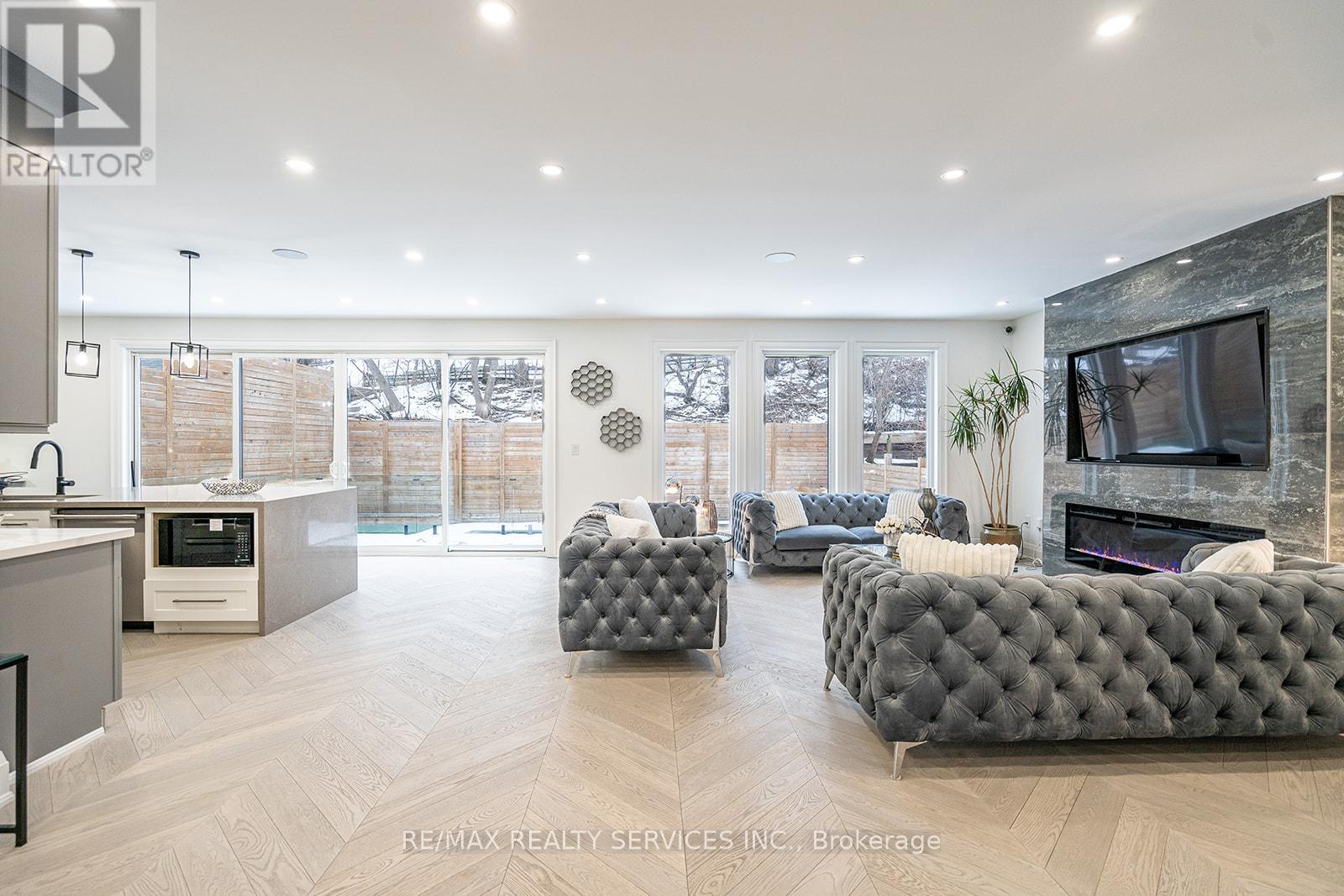 Photo 44 of 3 Bonnyview Drive, Toronto ON