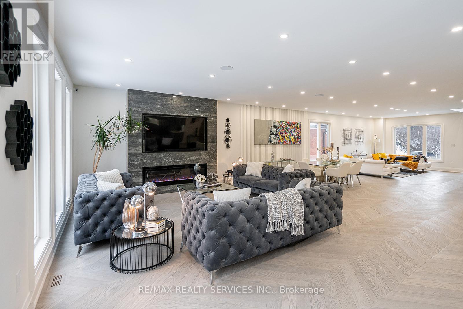 Photo 37 of 3 Bonnyview Drive, Toronto ON