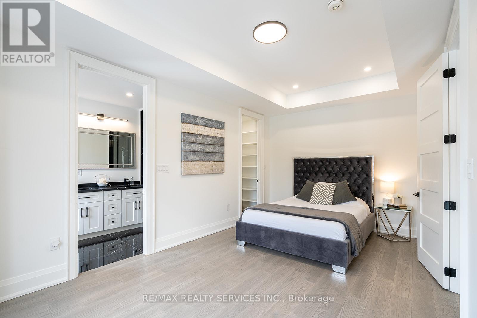 Photo 42 of 3 Bonnyview Drive, Toronto ON
