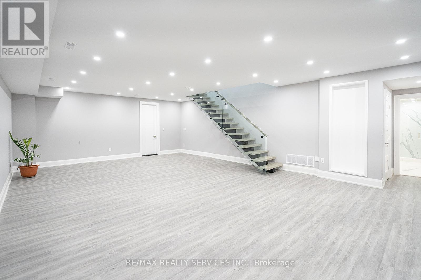 Photo 24 of 3 Bonnyview Drive, Toronto ON