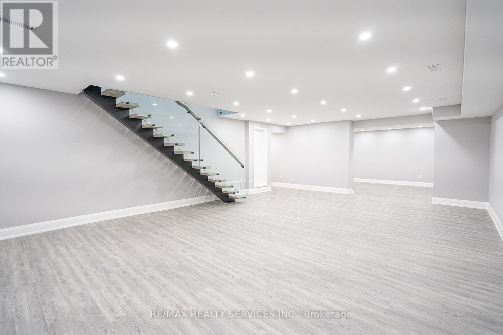 Photo 26 of 3 Bonnyview Drive, Toronto ON