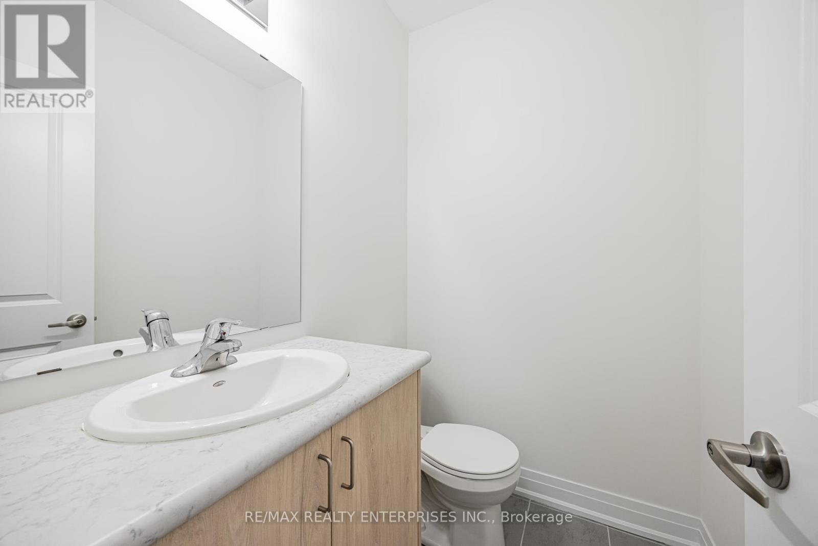 Photo 6 of 209 Wyndham Street, Mississauga ON