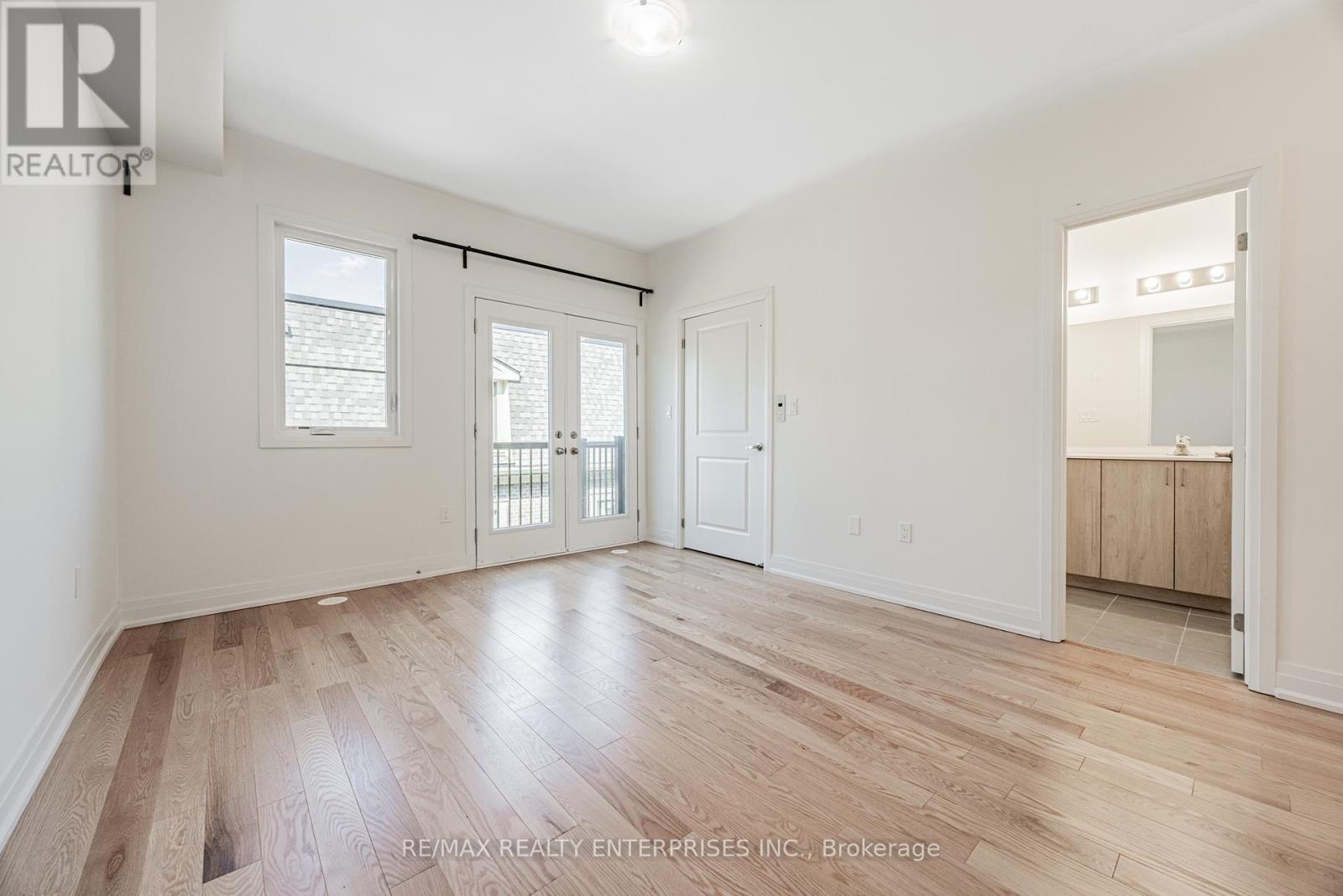 Photo 27 of 209 Wyndham Street, Mississauga ON