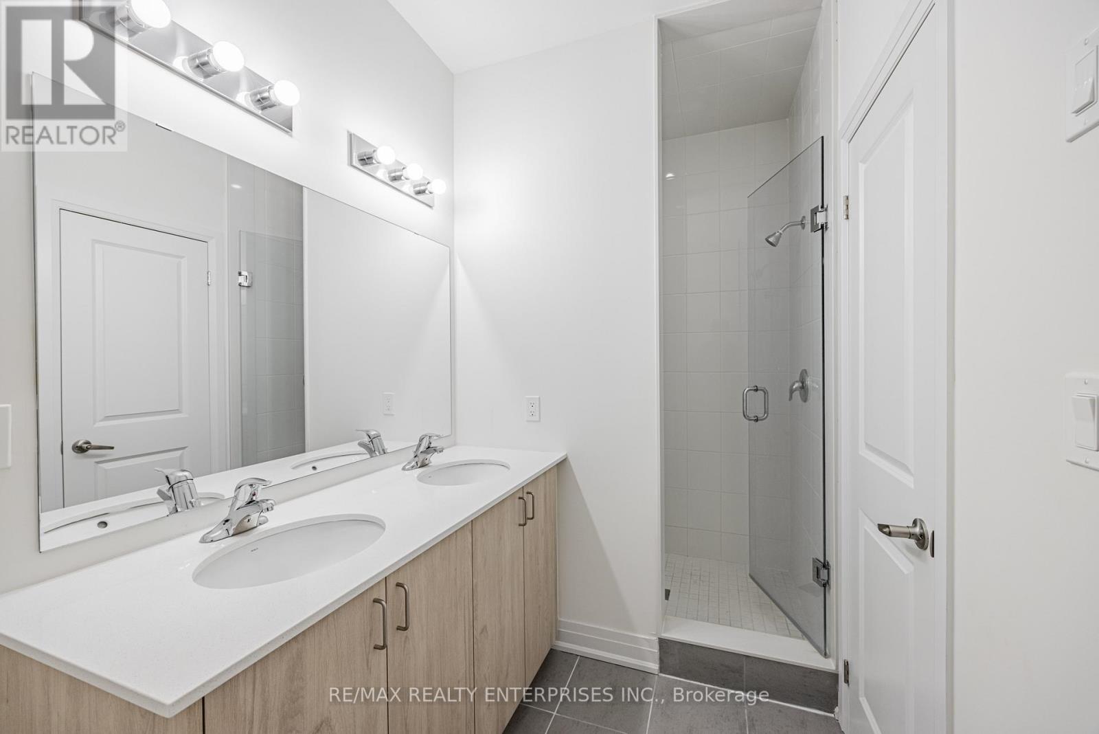 Photo 1 of 209 Wyndham Street, Mississauga ON