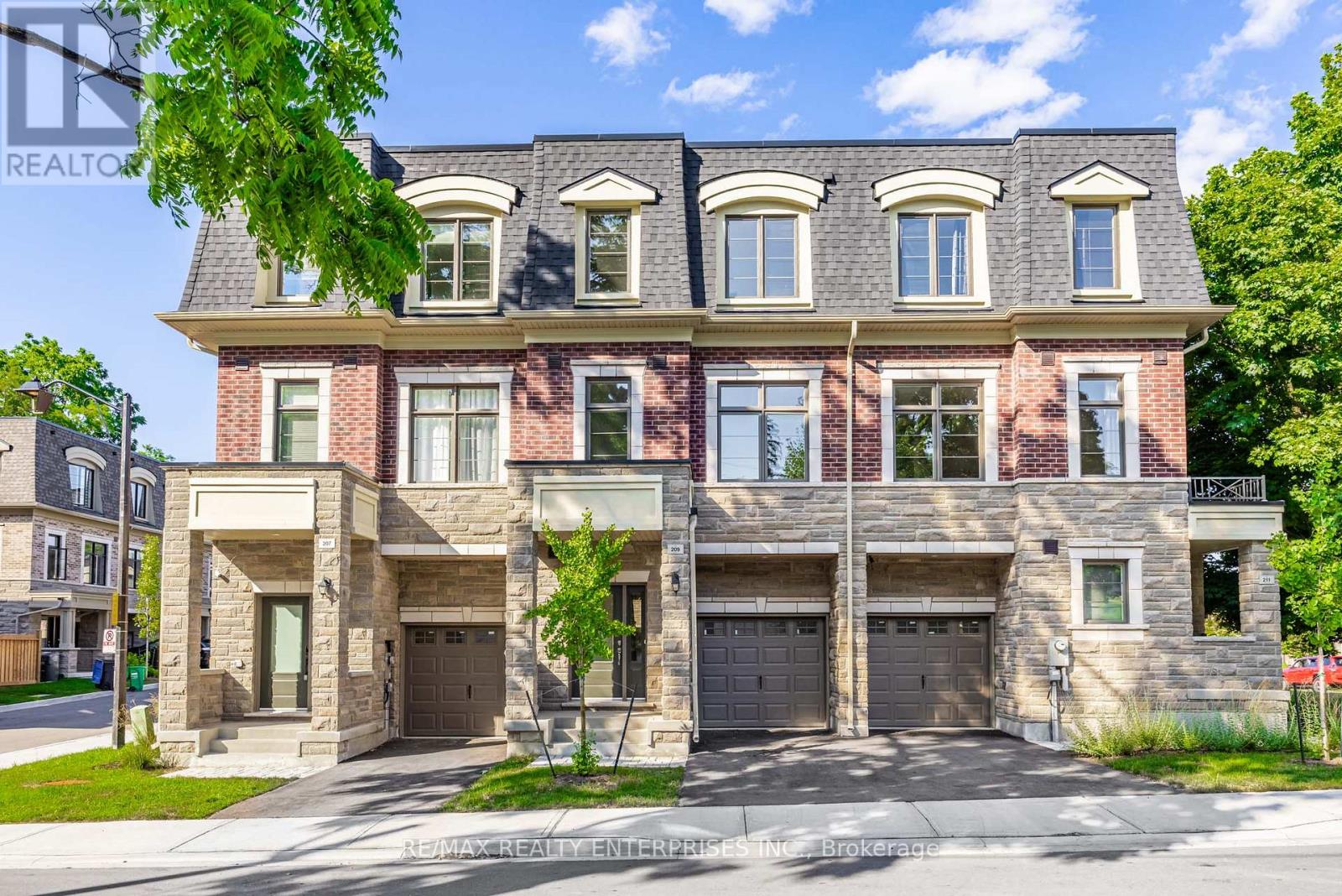 Photo 25 of 209 Wyndham Street, Mississauga ON