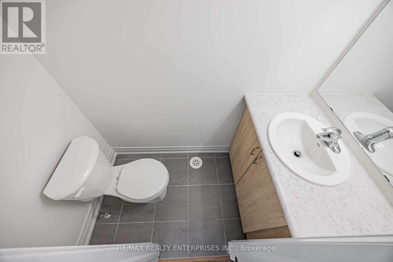 Photo 20 of 209 Wyndham Street, Mississauga ON