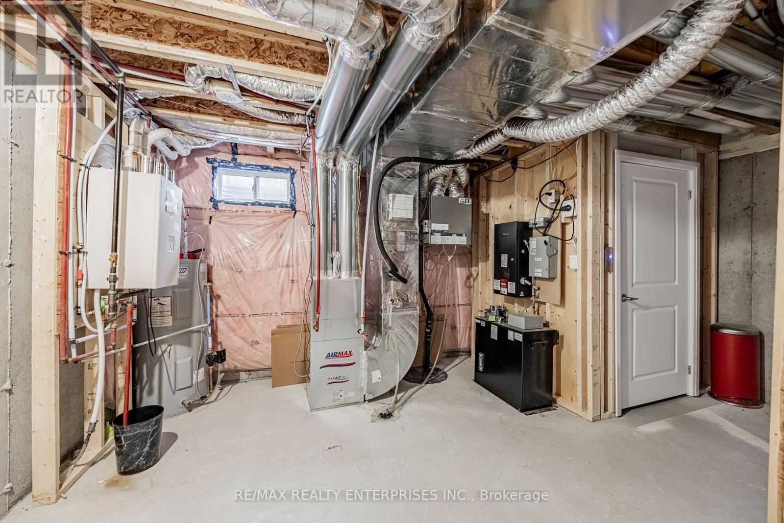 Photo 33 of 209 Wyndham Street, Mississauga ON