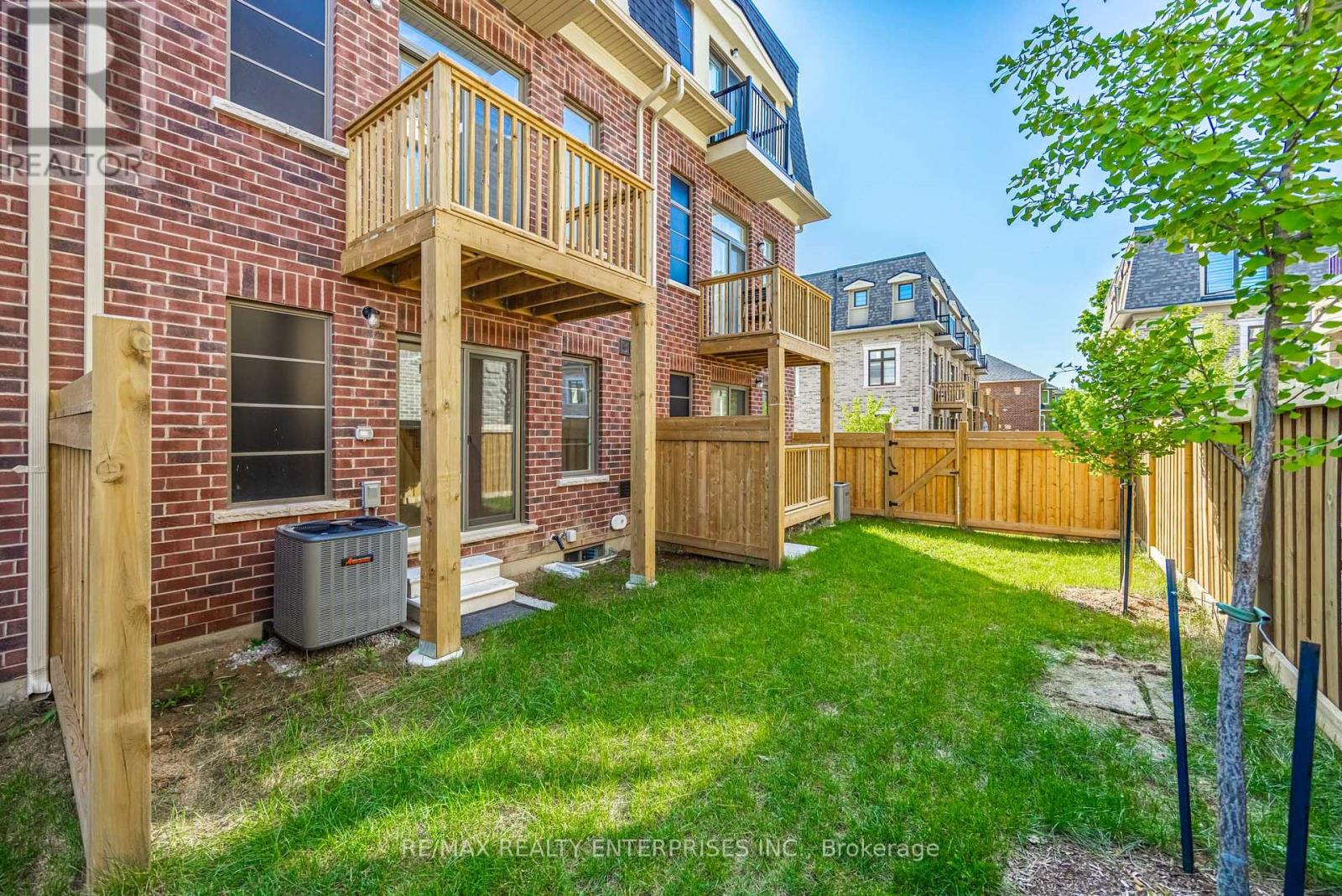 Photo 21 of 209 Wyndham Street, Mississauga ON