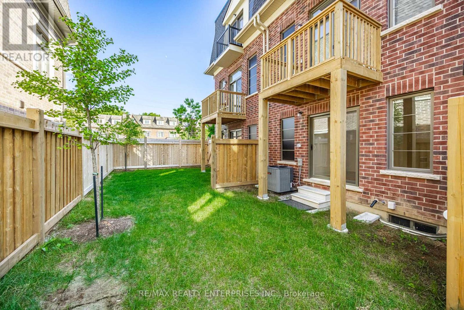 Photo 5 of 209 Wyndham Street, Mississauga ON