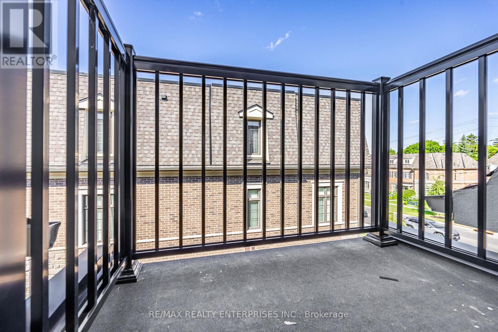 Photo 12 of 209 Wyndham Street, Mississauga ON