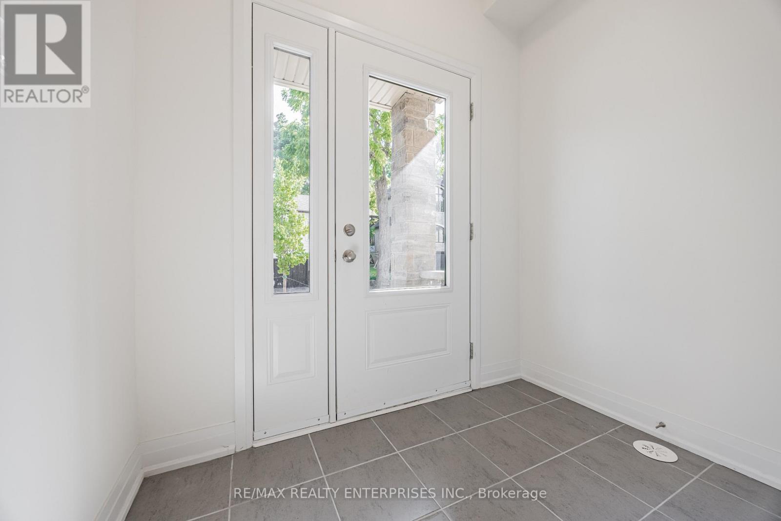 Photo 14 of 209 Wyndham Street, Mississauga ON