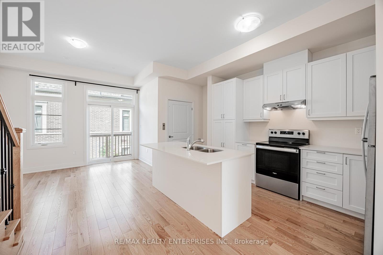 Photo 24 of 209 Wyndham Street, Mississauga ON