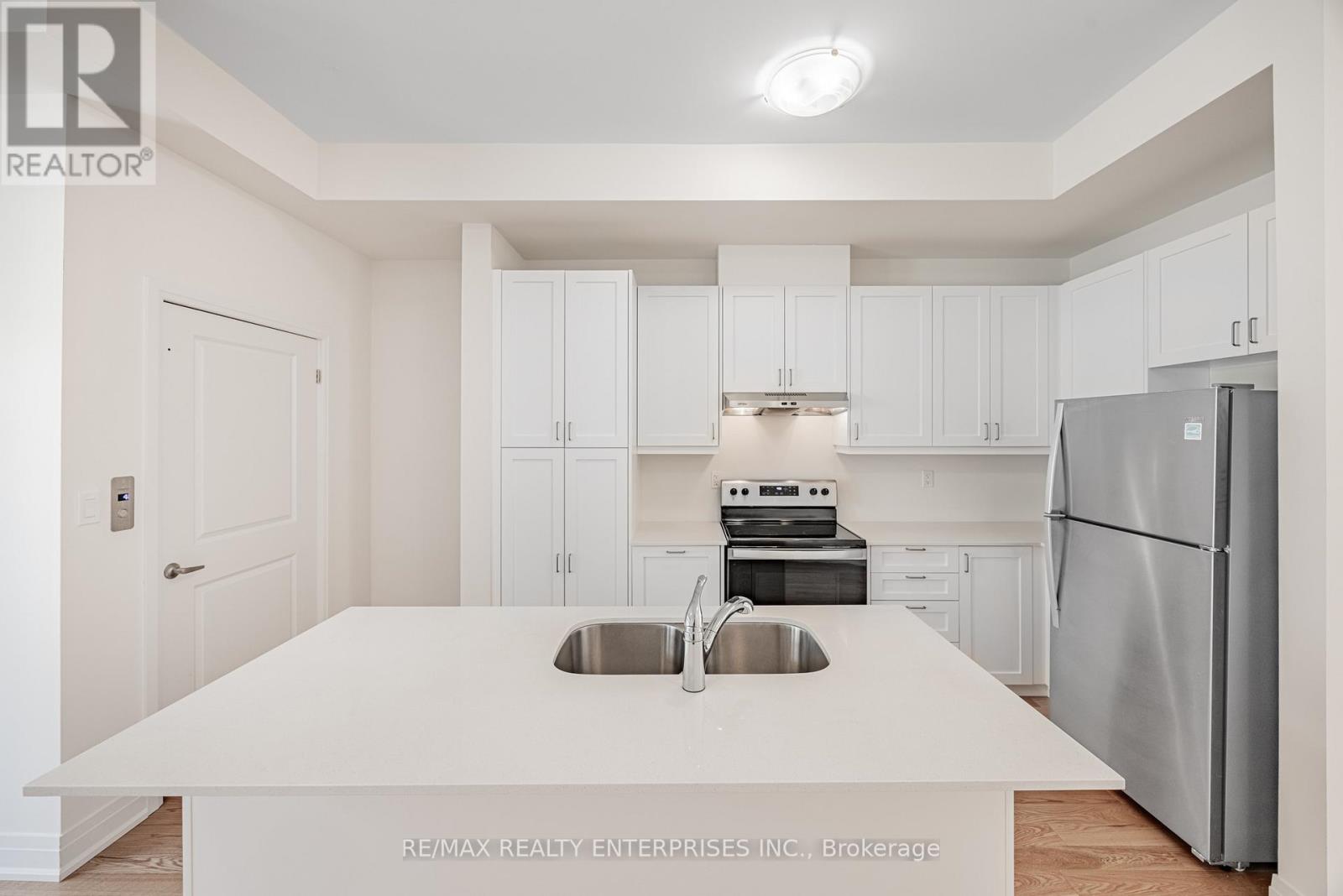 Photo 32 of 209 Wyndham Street, Mississauga ON