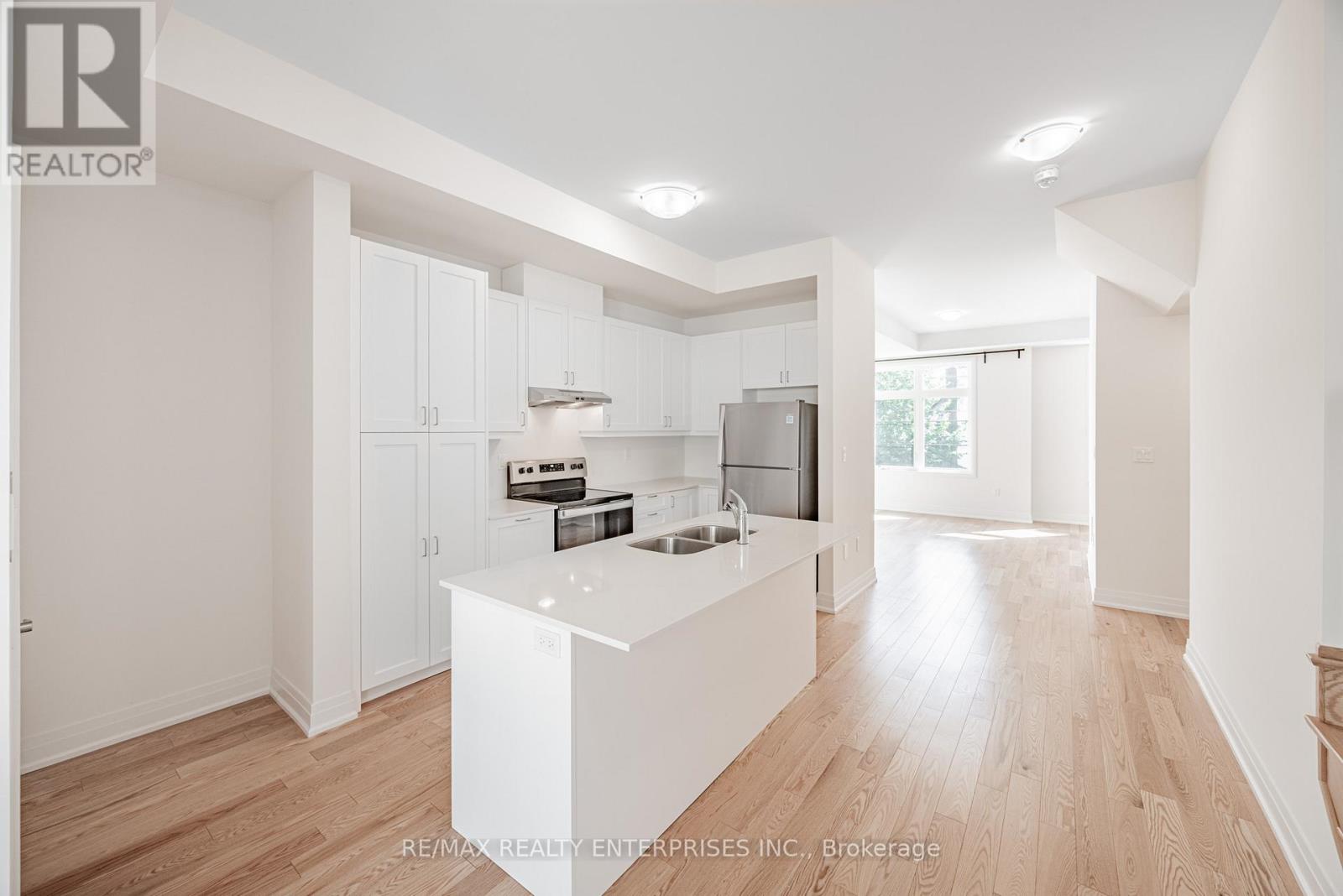 Photo 11 of 209 Wyndham Street, Mississauga ON