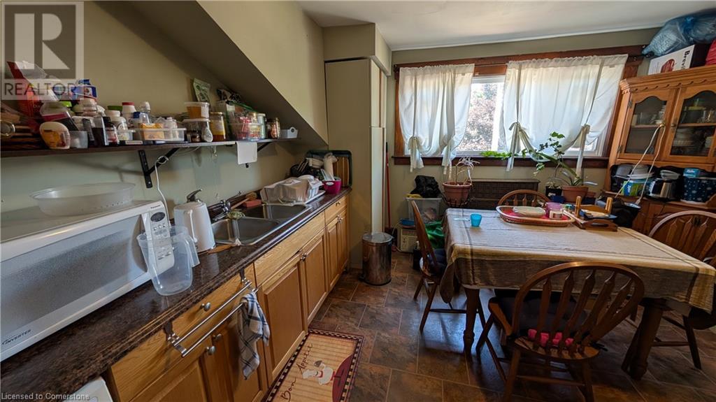Photo 3 of 167 Balmoral Avenue S, Hamilton ON