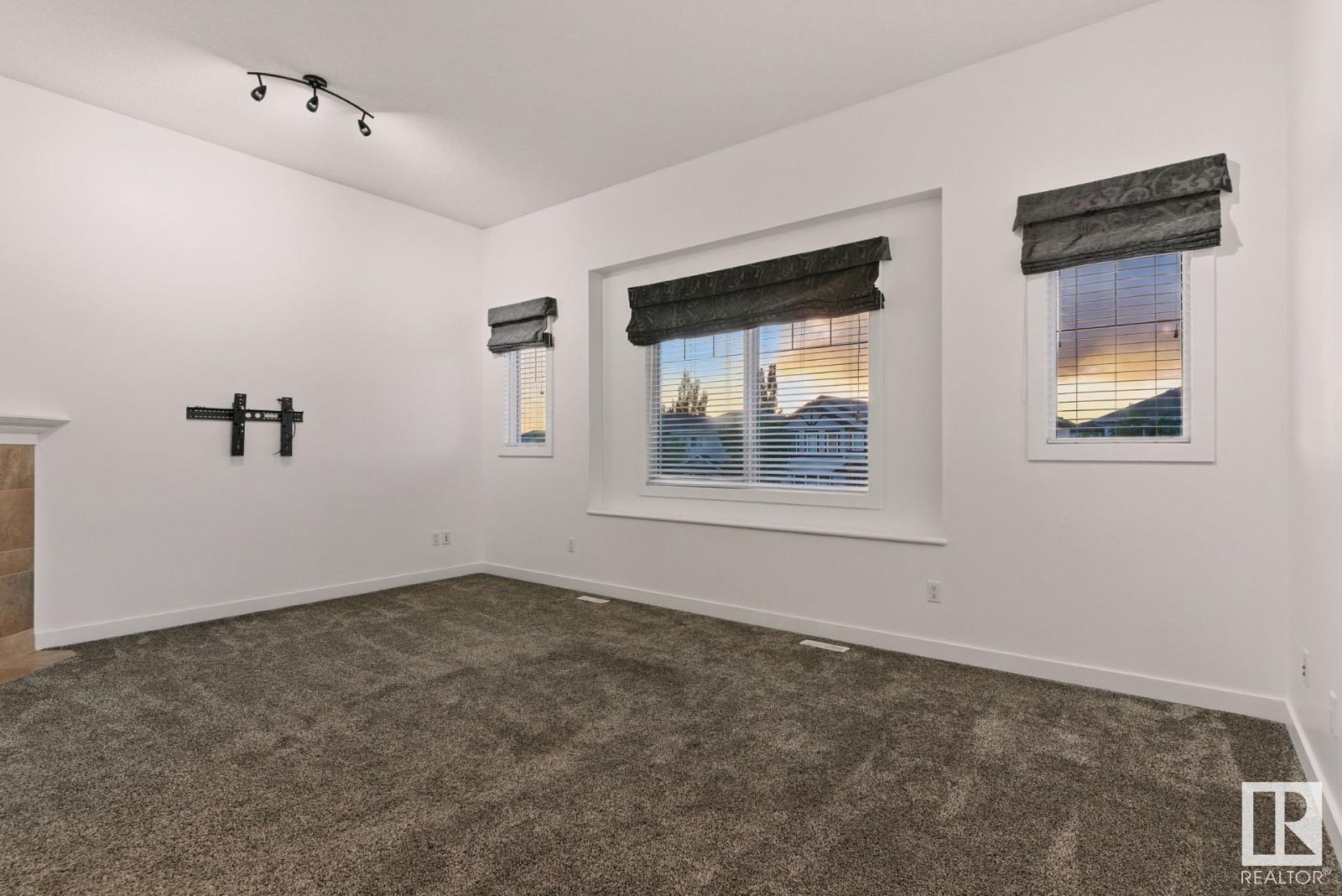 Photo 8 of 8827 180 Av Nw, Edmonton AB