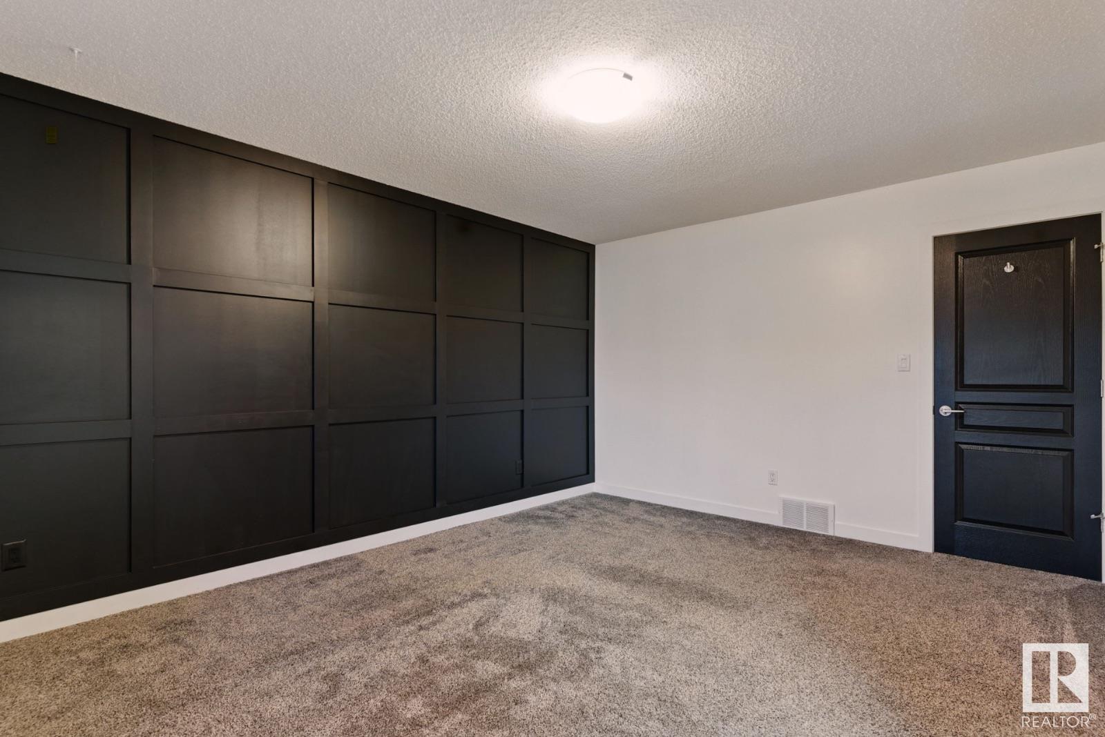 Photo 4 of 8827 180 Av Nw, Edmonton AB