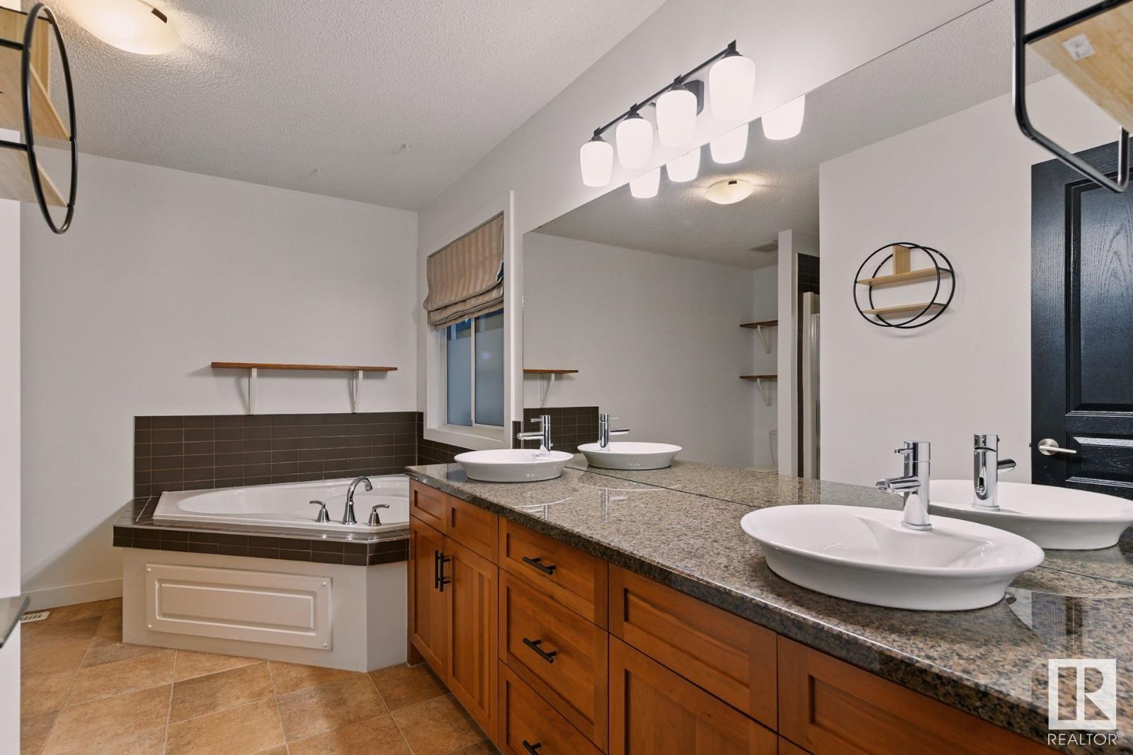 Photo 3 of 8827 180 Av Nw, Edmonton AB