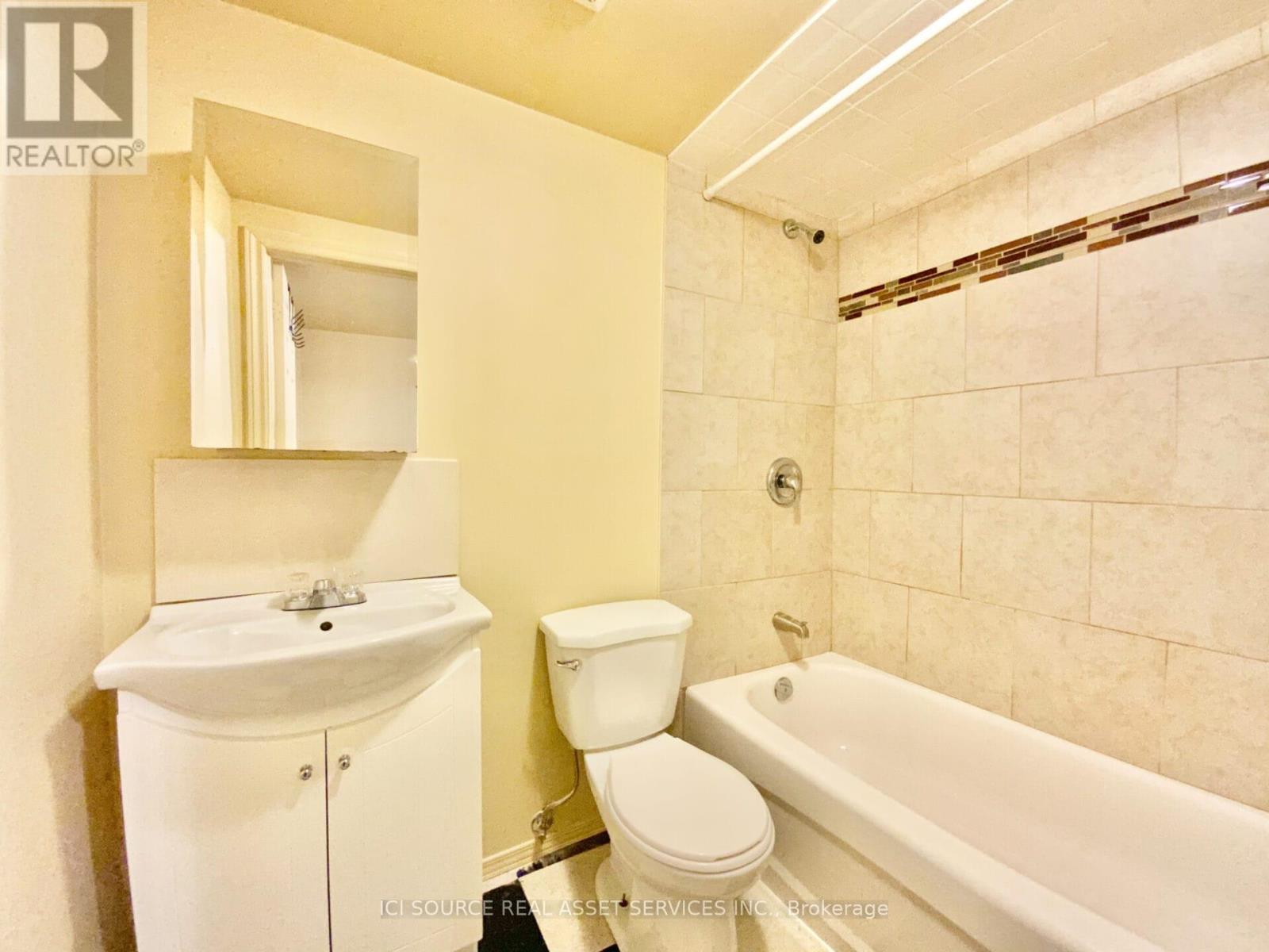 https://ddfcdn.realtor.ca/listing/TS638874980888800000/reb82/highres/7/x12267997_15.jpg