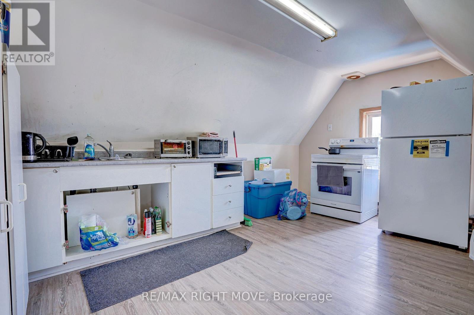 Photo 6 of 104 Nottawasaga Street, Orillia ON