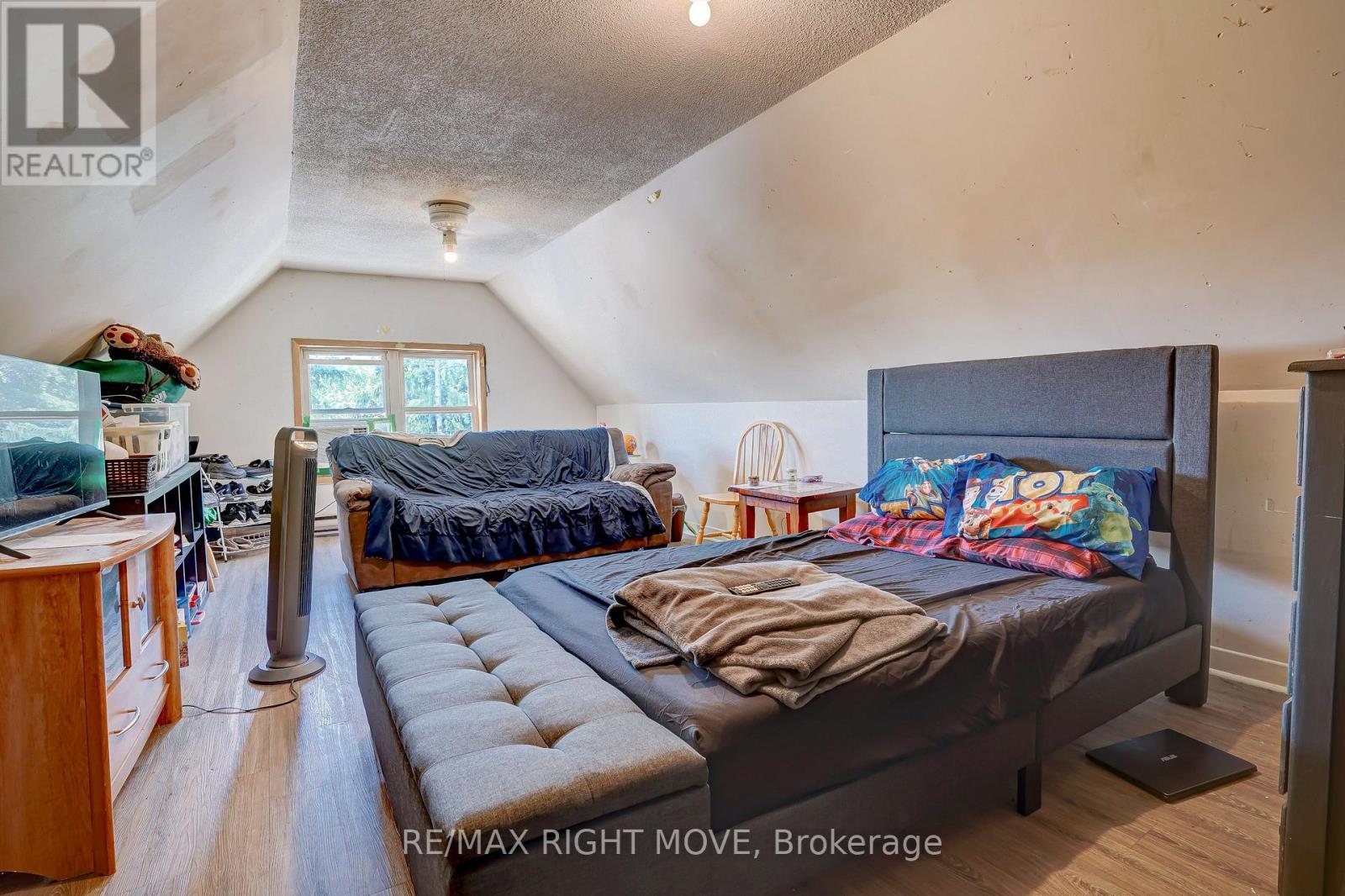 Photo 9 of 104 Nottawasaga Street, Orillia ON