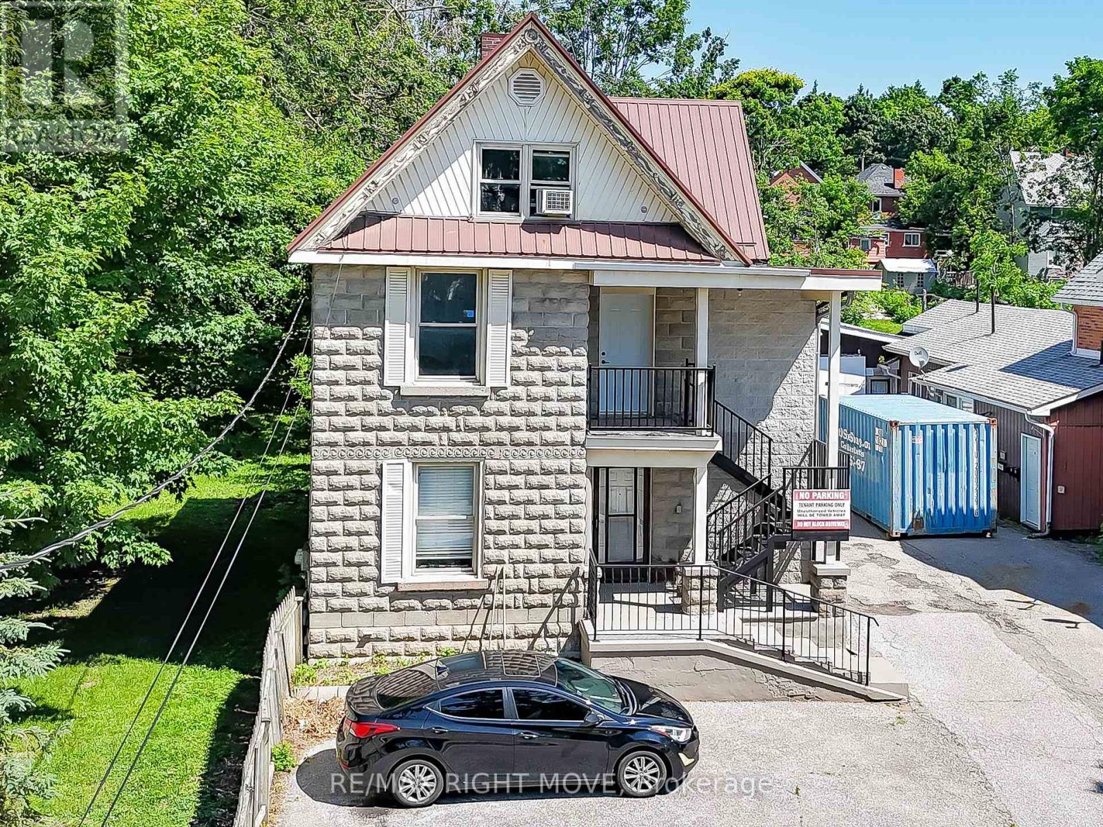 Photo 10 of 104 Nottawasaga Street, Orillia ON