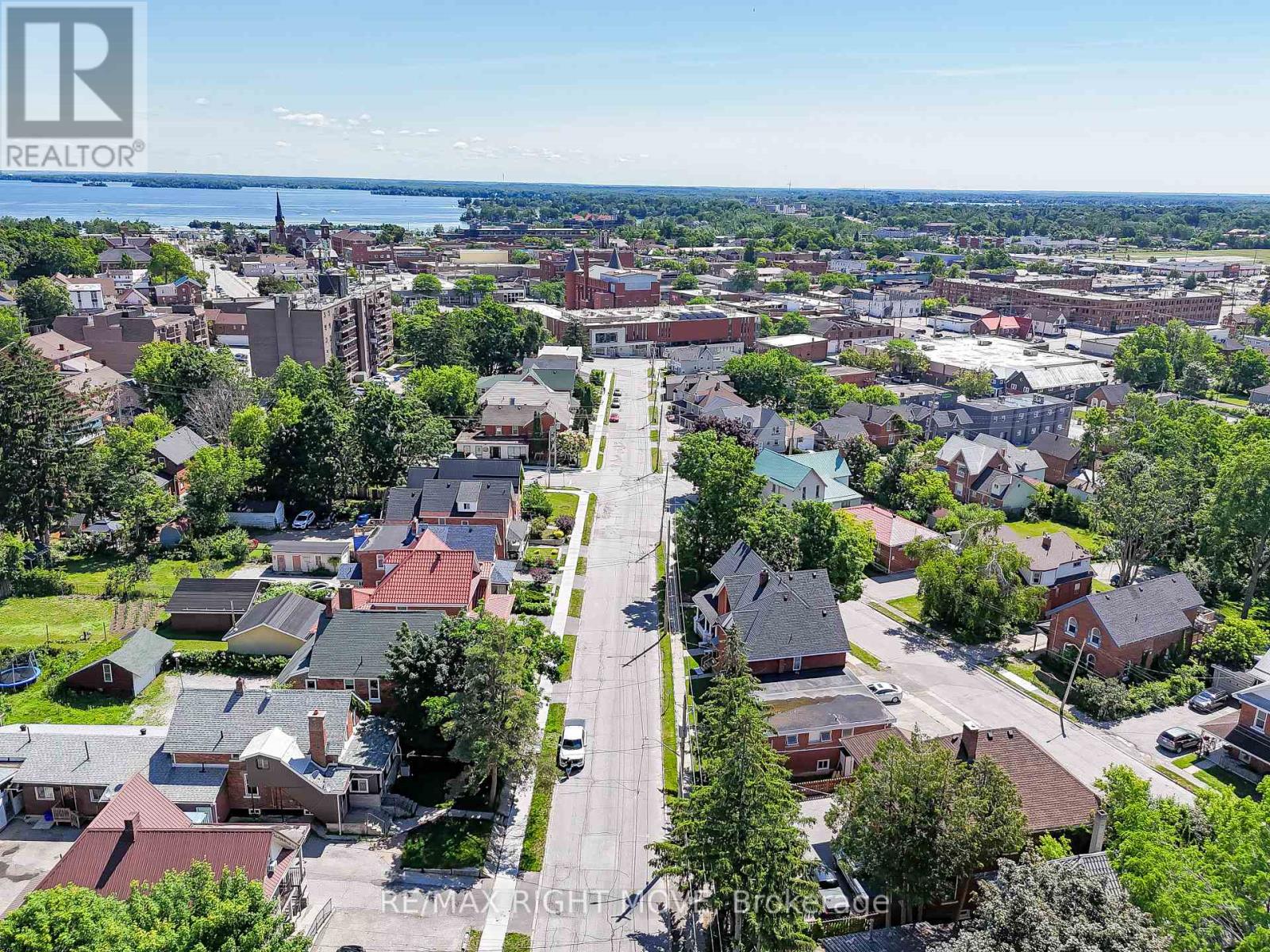 Photo 2 of 104 Nottawasaga Street, Orillia ON