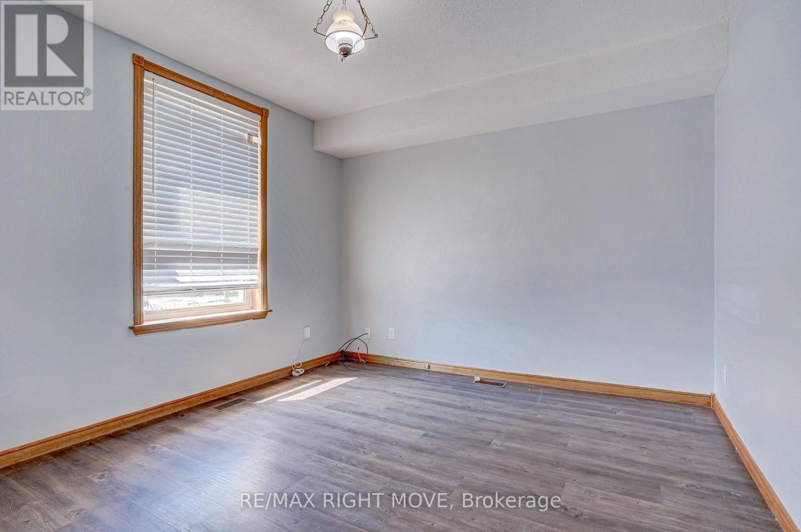Photo 17 of 104 Nottawasaga Street, Orillia ON