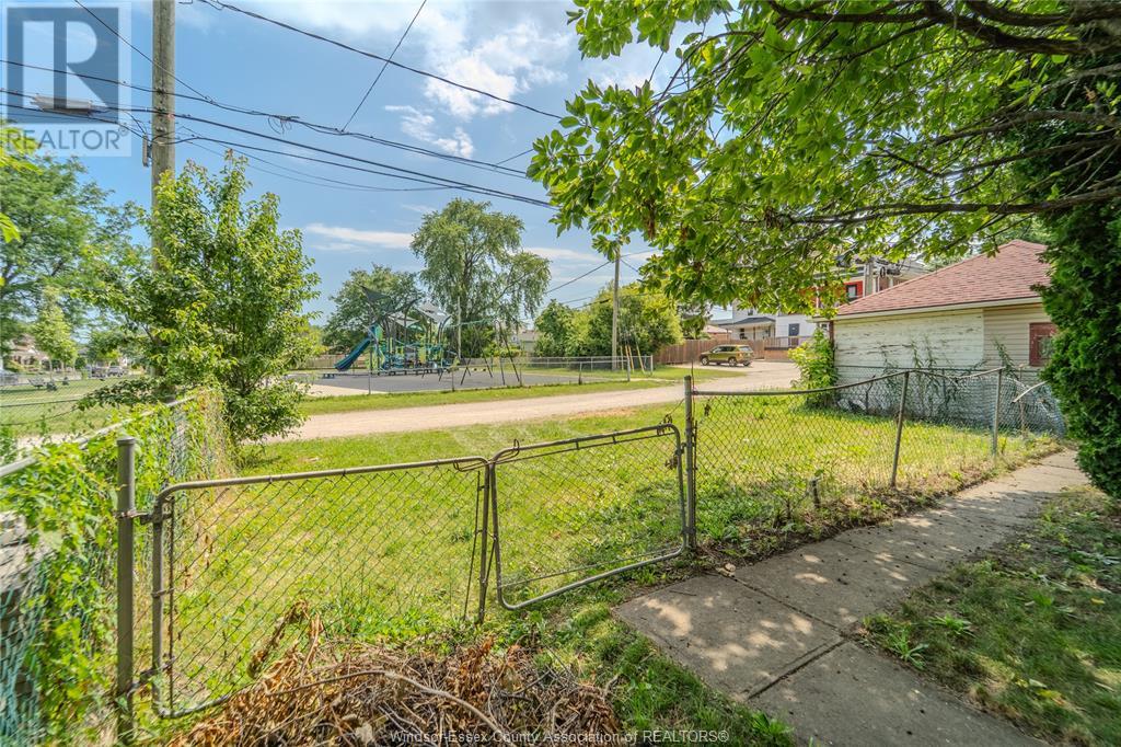 Photo 7 of 326 Langlois, Windsor ON