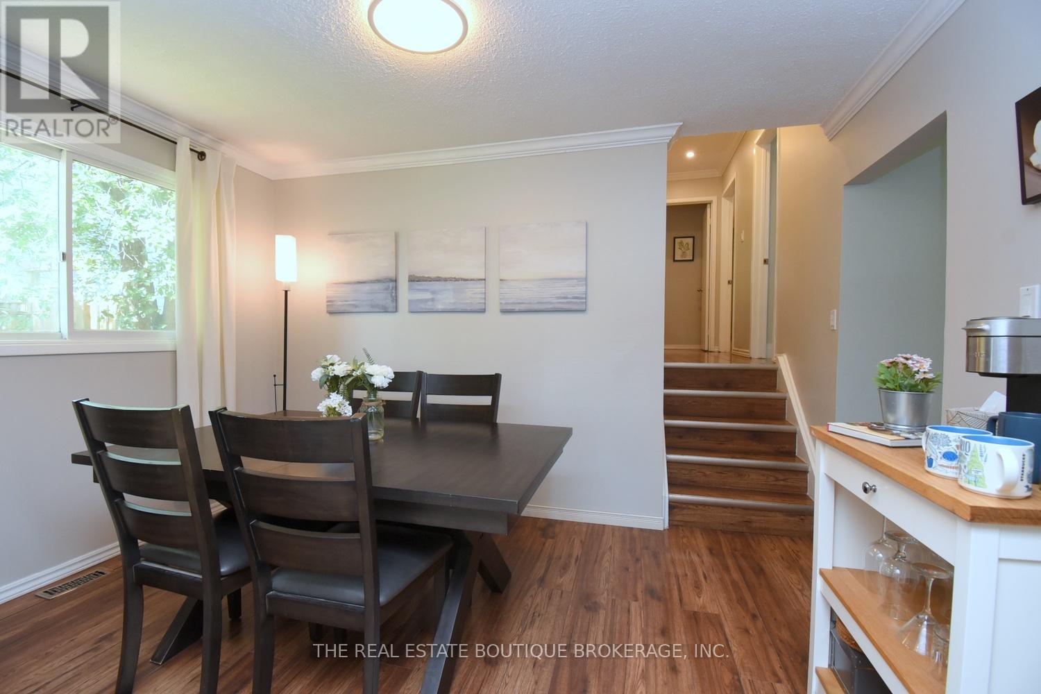 Photo 10 of 2271 Sheffield Drive, Burlington ON