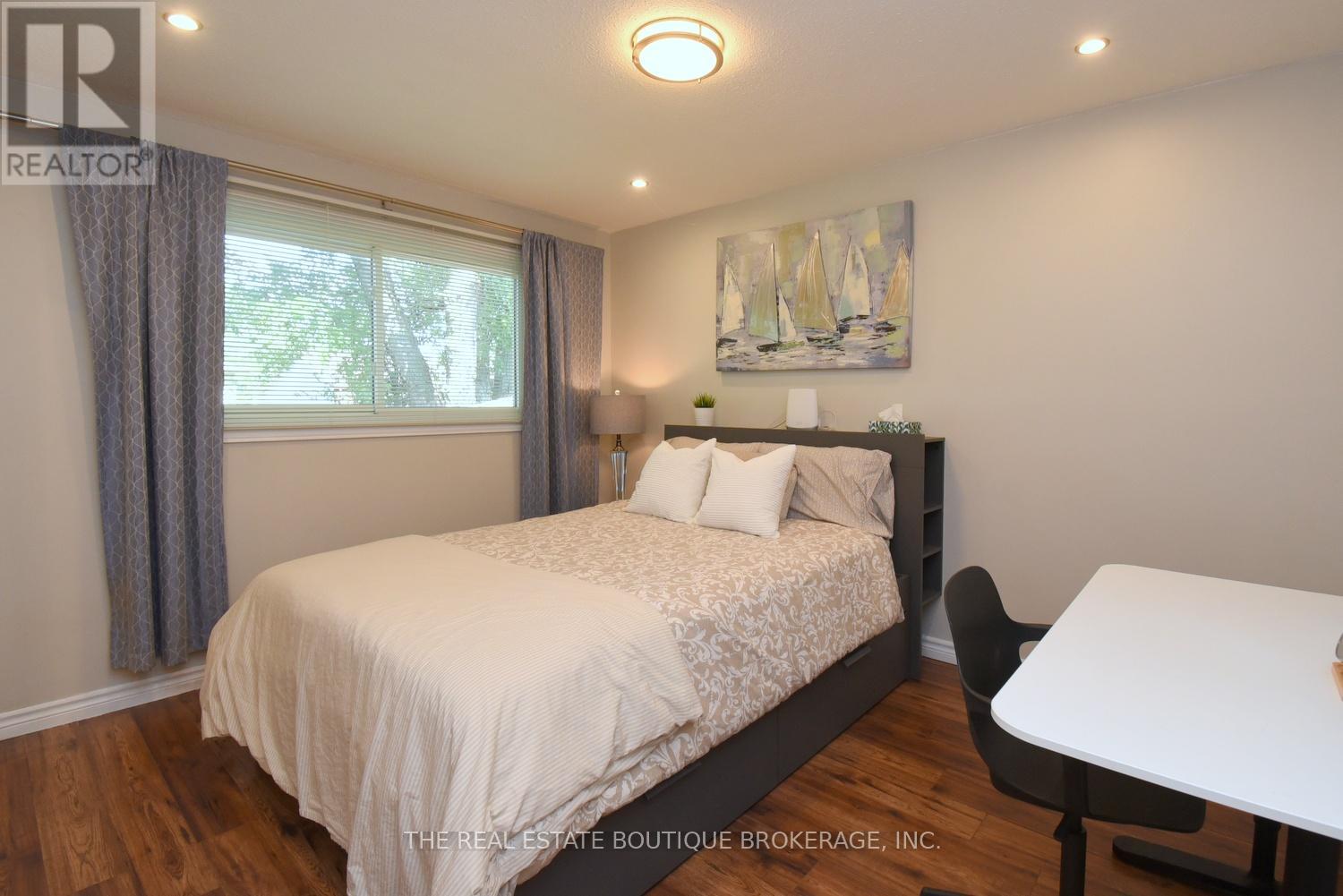 Photo 19 of 2271 Sheffield Drive, Burlington ON