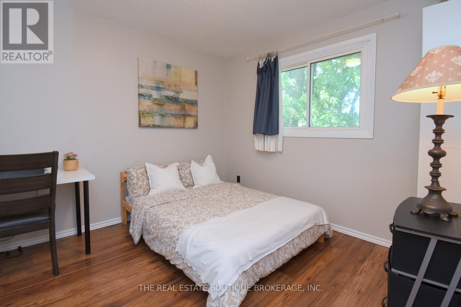 Photo 20 of 2271 Sheffield Drive, Burlington ON