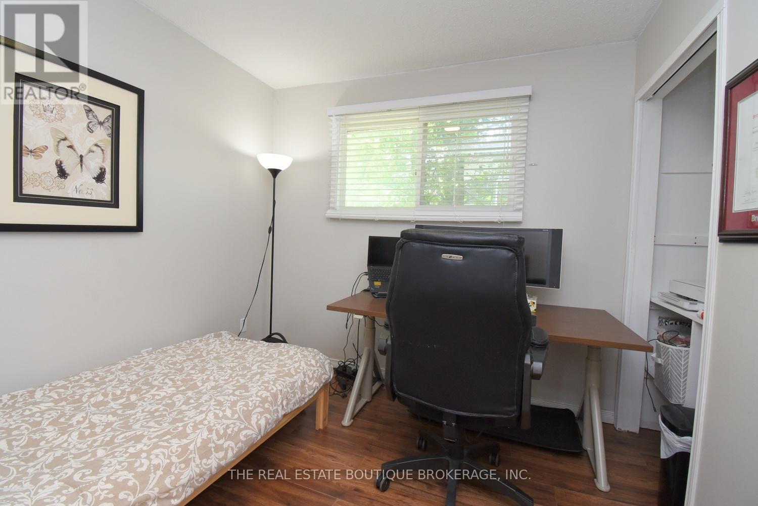 Photo 21 of 2271 Sheffield Drive, Burlington ON