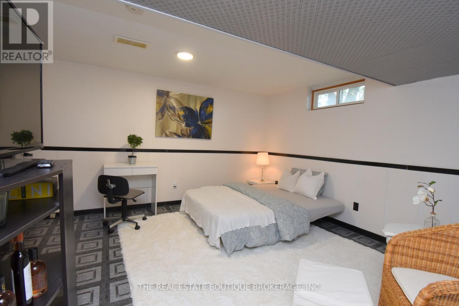 Photo 24 of 2271 Sheffield Drive, Burlington ON