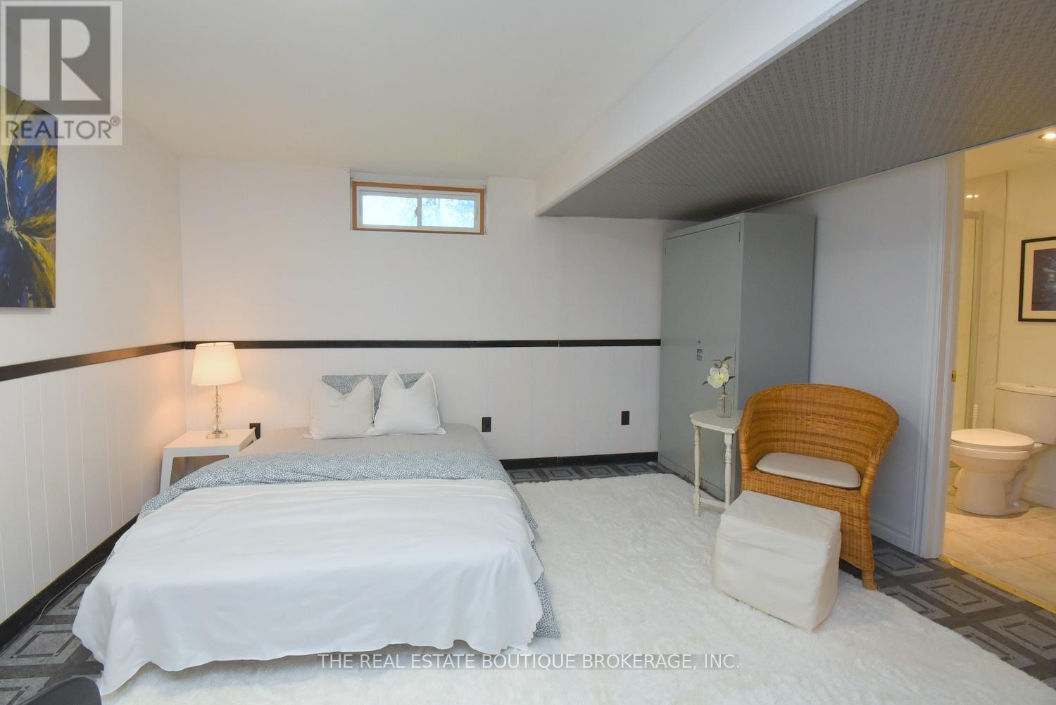 Photo 25 of 2271 Sheffield Drive, Burlington ON