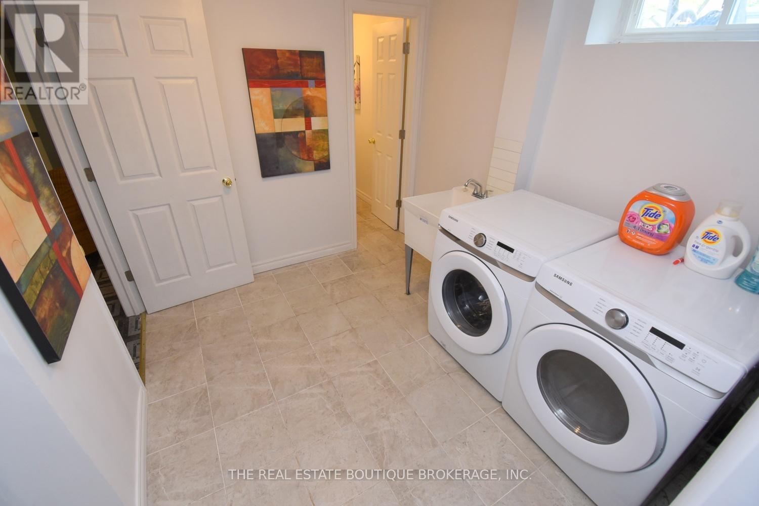 Photo 27 of 2271 Sheffield Drive, Burlington ON