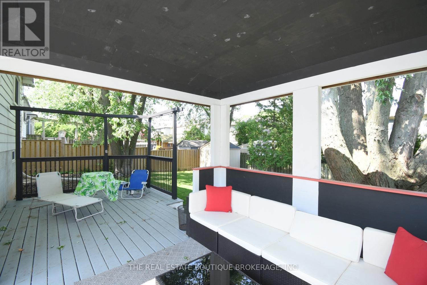 Photo 29 of 2271 Sheffield Drive, Burlington ON