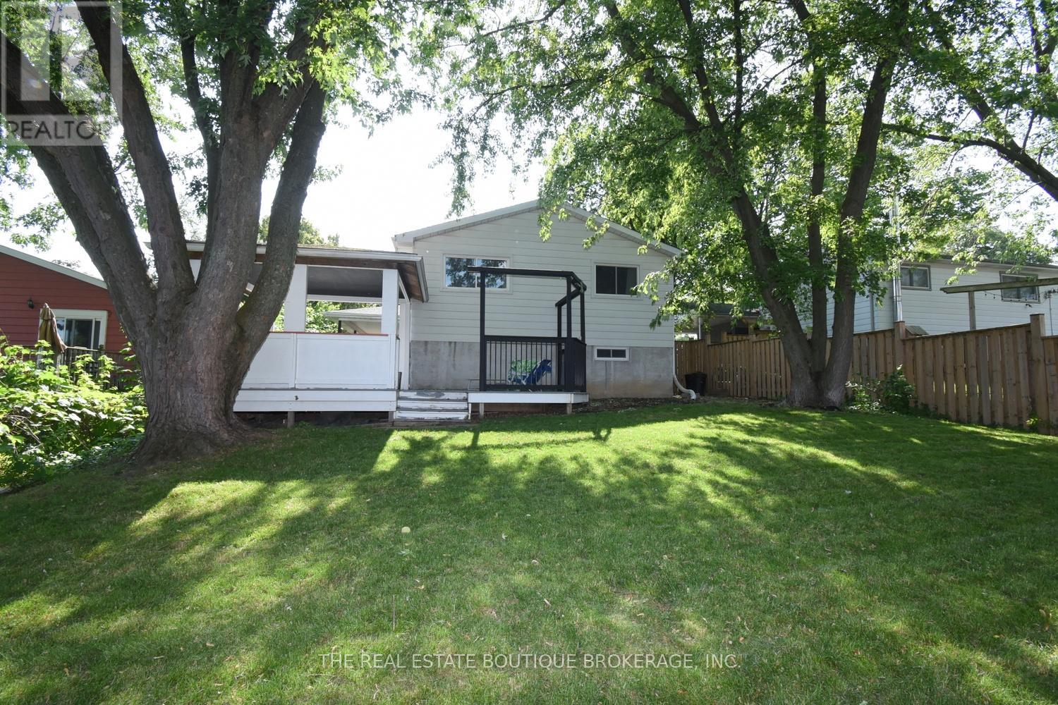 Photo 31 of 2271 Sheffield Drive, Burlington ON