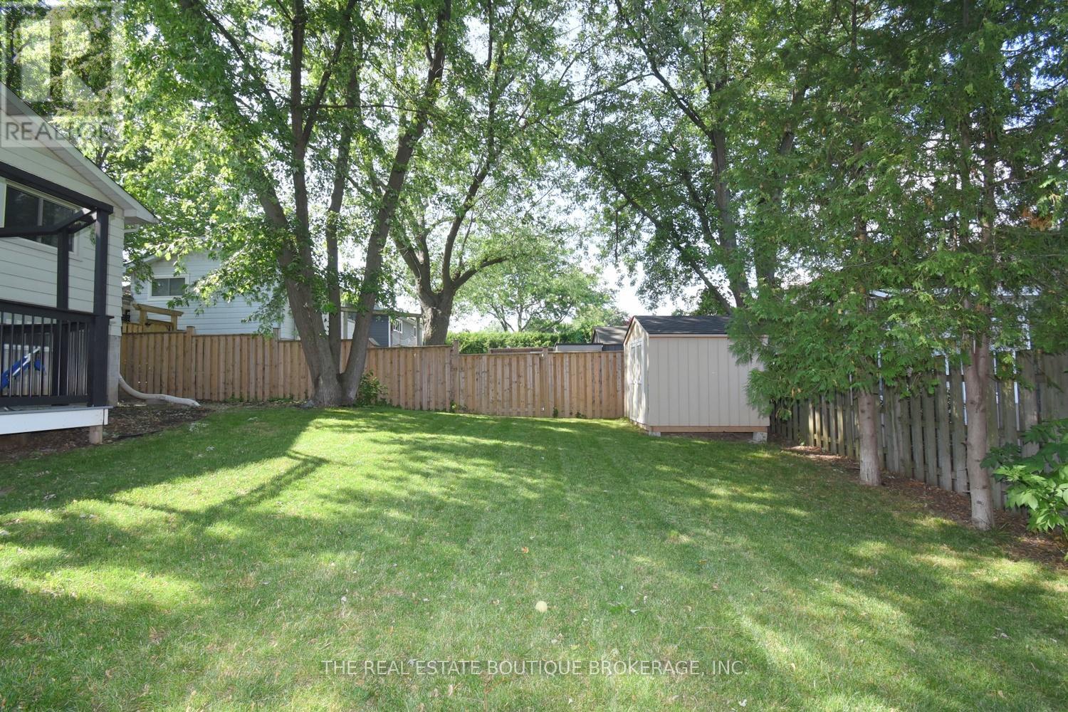 Photo 32 of 2271 Sheffield Drive, Burlington ON
