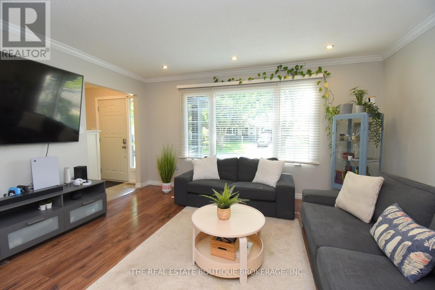 Photo 6 of 2271 Sheffield Drive, Burlington ON