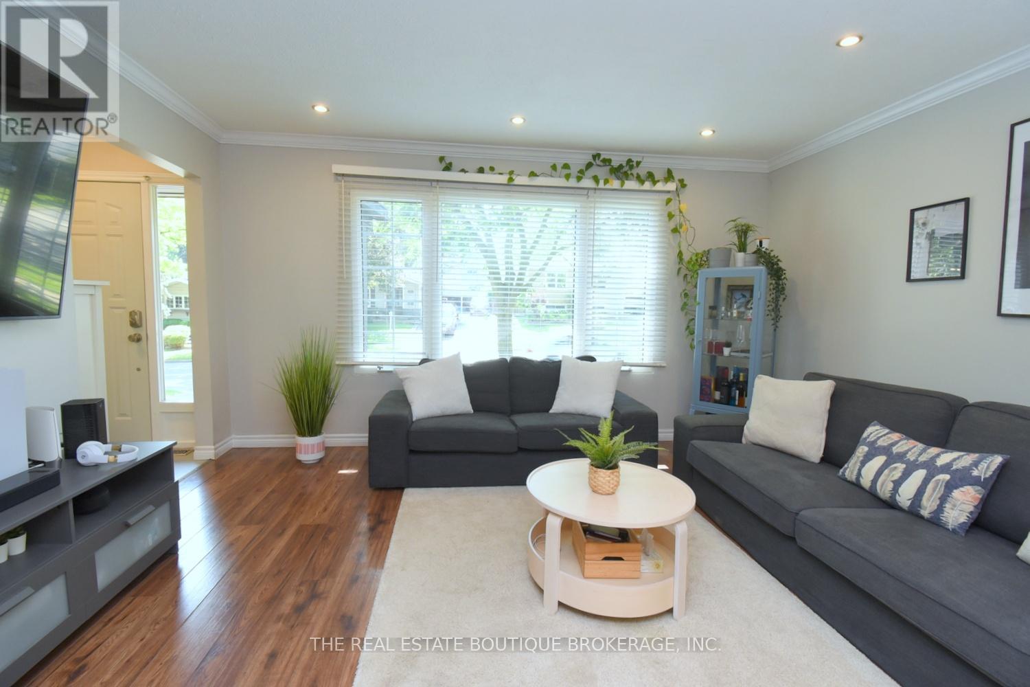 Photo 7 of 2271 Sheffield Drive, Burlington ON