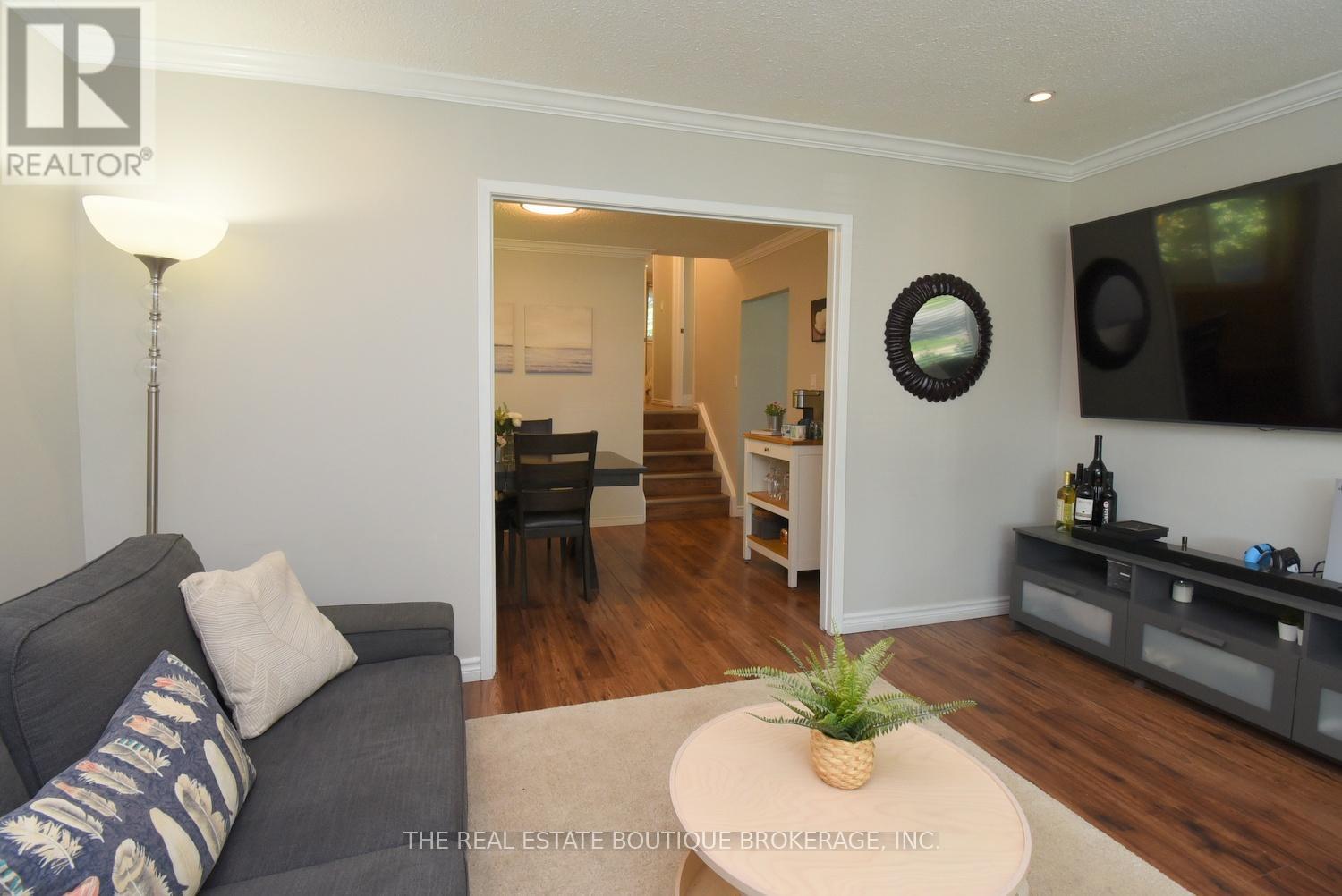Photo 8 of 2271 Sheffield Drive, Burlington ON