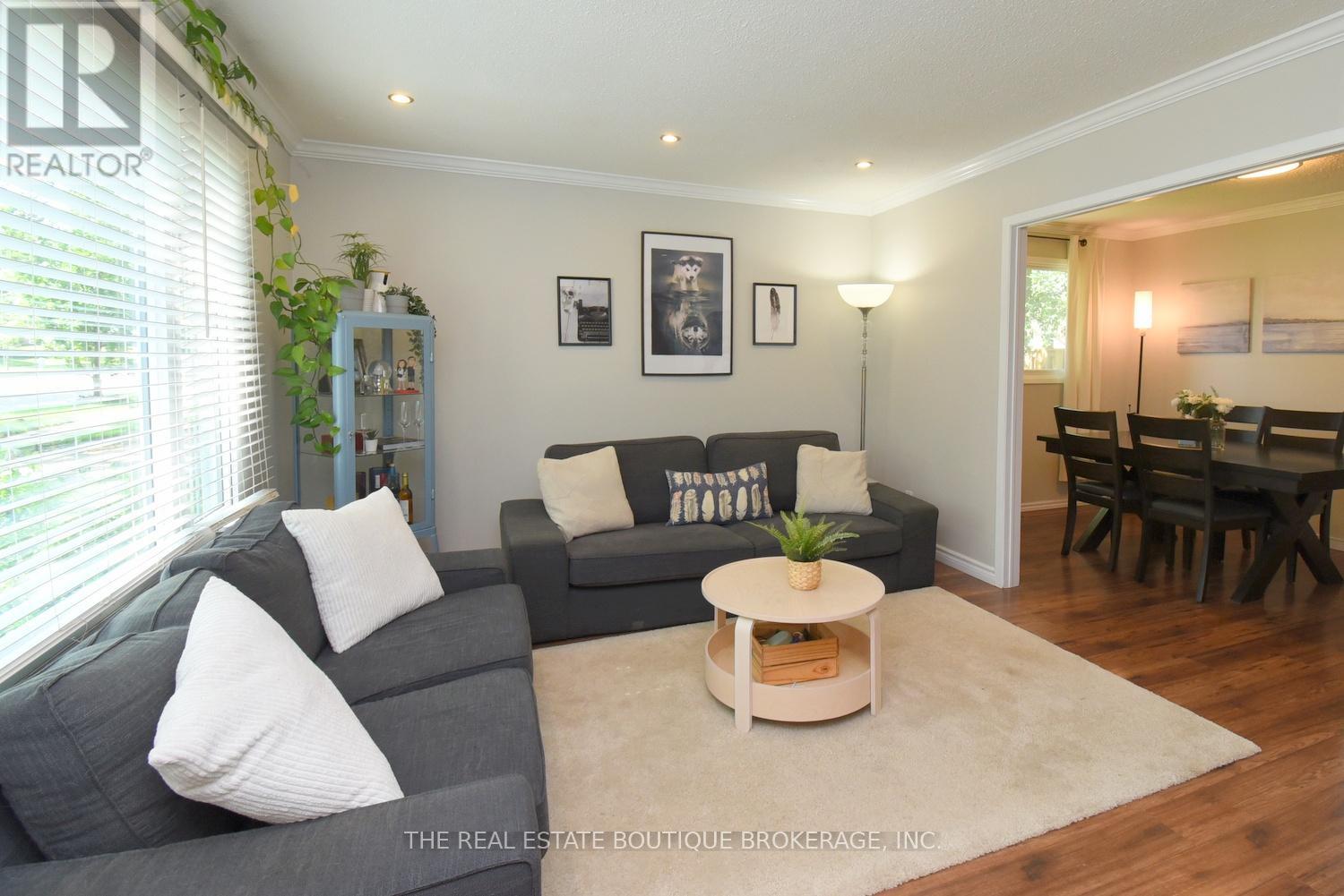 Photo 9 of 2271 Sheffield Drive, Burlington ON