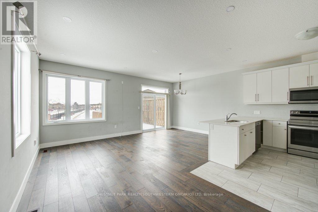 Photo 18 of 62 745 Chelton Road, London South ON